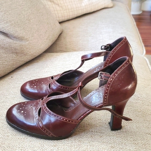 Franco Sarto Burgundy Heels - Picture 6 of 9